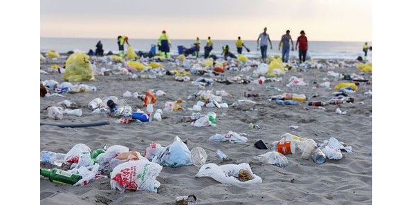 7.9万吨塑料漂浮太平洋垃圾带