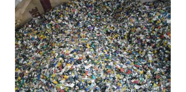 环保高压 大量塑料再生料滞港