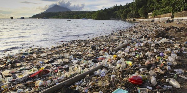美国大学报告称未来10年塑料垃圾将席卷全球