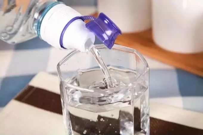 英国首个百分百再生塑料瓶上架 瓶子透明度略逊