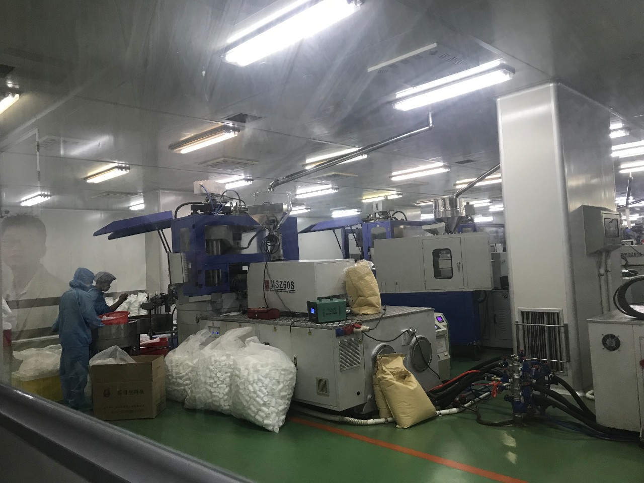 塑料企业要突围是应该打造自有品牌？还是继续代加工？