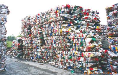 全球废塑料涌入马来西亚 1.7万吨垃圾淹没当地小镇