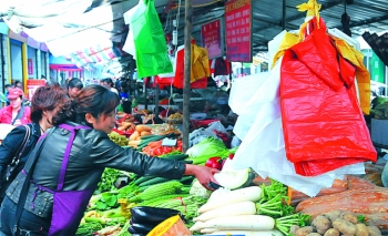 广州：菜市场塑料袋要收费 虽已张榜却难以执行