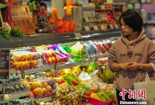 港媒：香港超市9成蔬果产品使用塑料包装