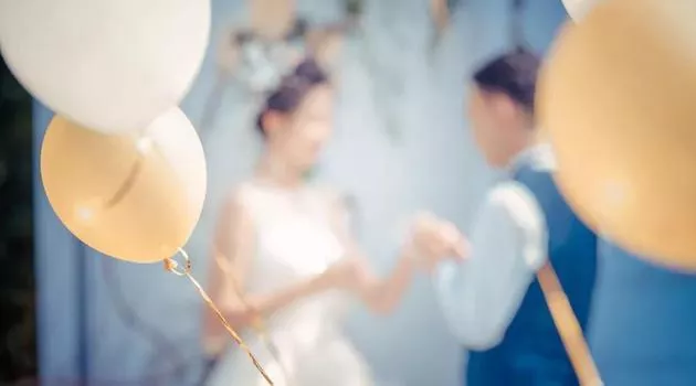 大学教授建议降低法定婚龄：男20岁、女18岁！