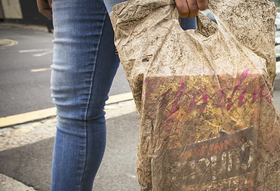 英国塑料袋销量下降90%