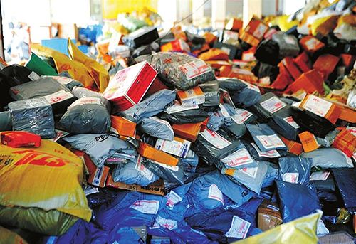 我国快递塑料袋回收率几乎为零，谁为污染之痛负责