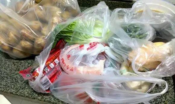 垃圾分类该如何对待塑料袋？
