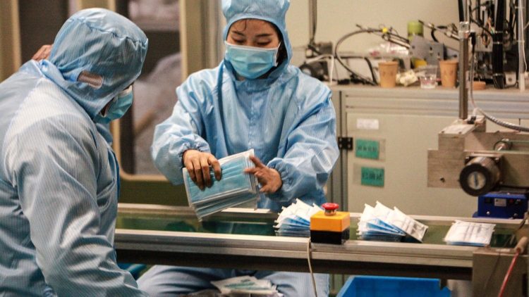 超3000家企业跨界造口罩 两桶油等企业火线投产专用原材料