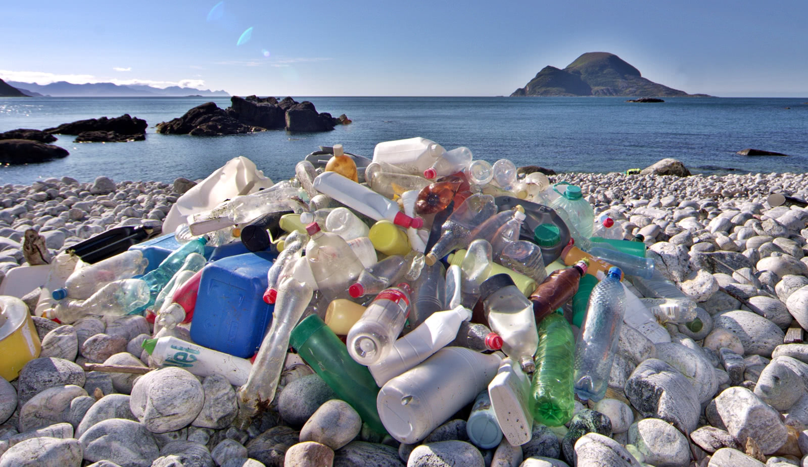 中国正在引领全球塑料治污