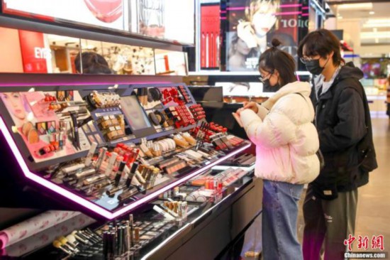 化妆品要涨价？ 原料告急 ,“美丽行业”多灾多难