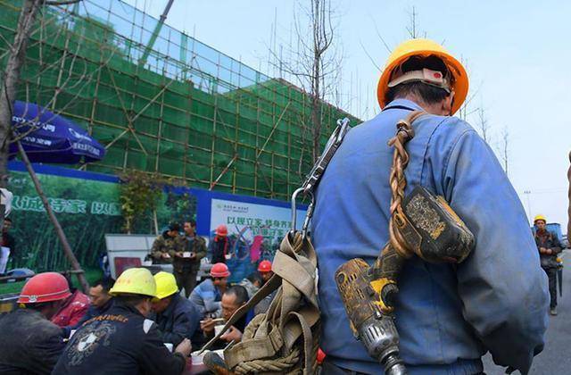 近3亿农民工分布变迁 跨省流动持续下降