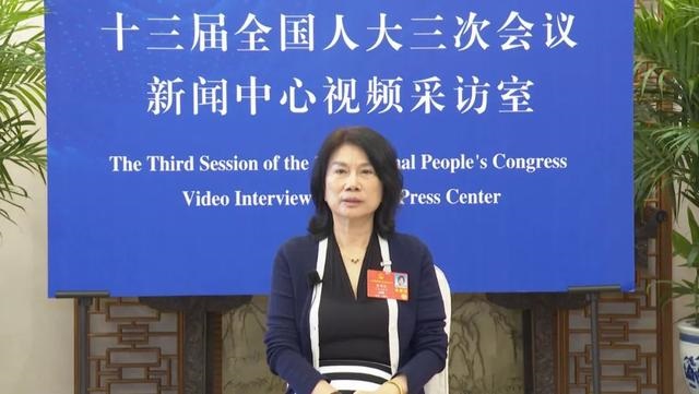 董明珠称坚决不裁员：少1000块能活 没工作很难活