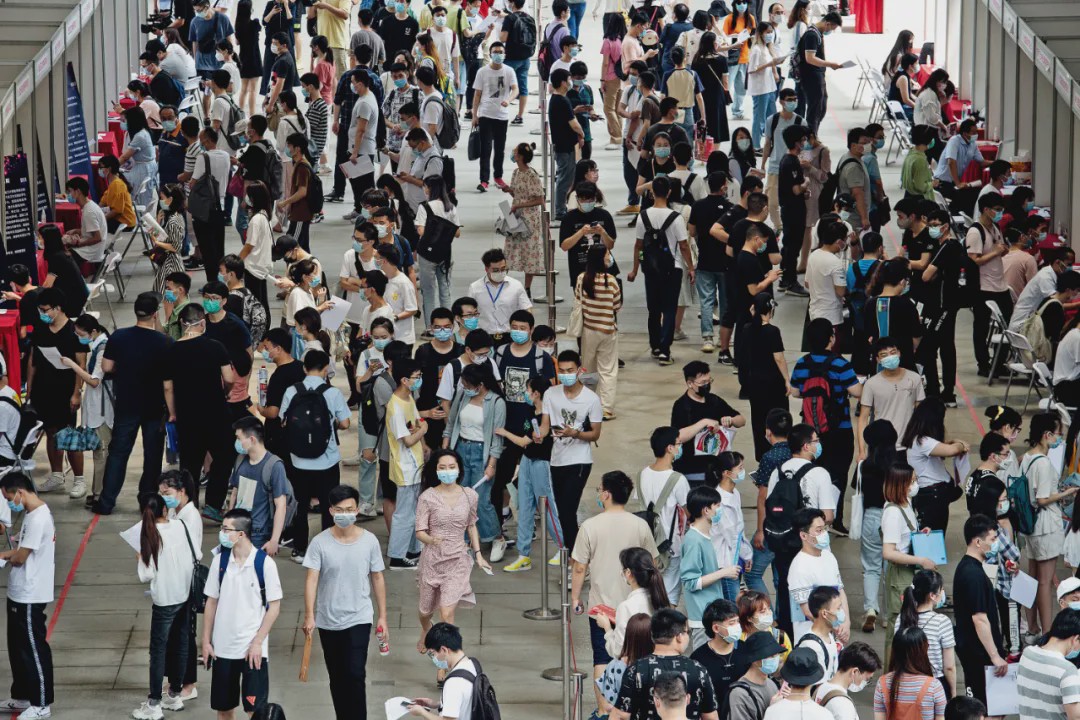 874万毕业生迎来最难就业季：企业缩招、毁约、尴尬云招聘
