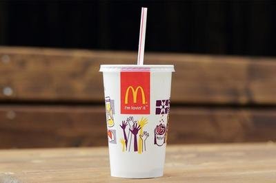 麦当劳中国宣布逐步停用塑料吸管 每年减少400吨塑料用量