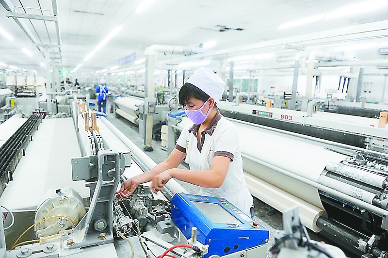 轻工业运行企稳回升 上半年实现营收八点五四万亿元