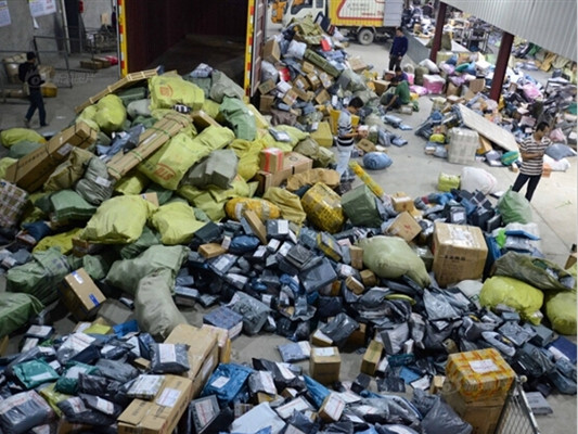 购物狂欢过后快递包装垃圾何去何从