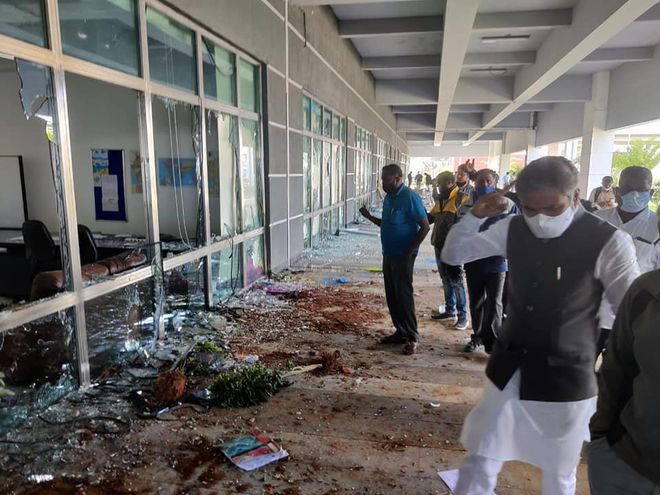 欠薪严重！苹果印度工厂大暴乱 近2000人打砸抢烧