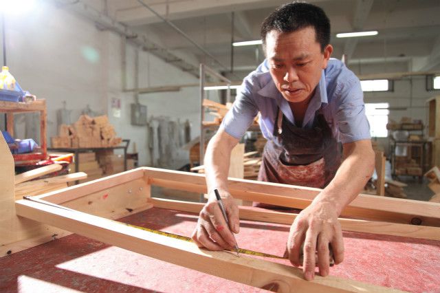 东莞家具出口火爆：订单排到明年五月，但利润被谁偷走了