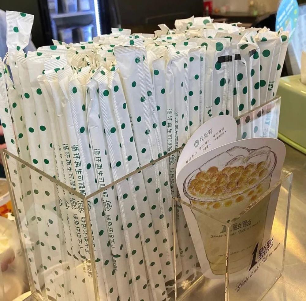 纸吸管被“吐槽”上热搜 减少一次性用品是正解