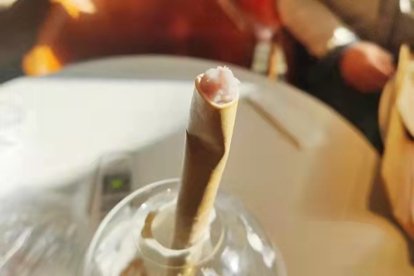 “吸管禁塑令”实施两月，替代品却引消费者吐槽……