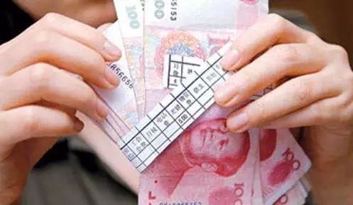 2020年城镇私营单位就业人员年平均工资57727元