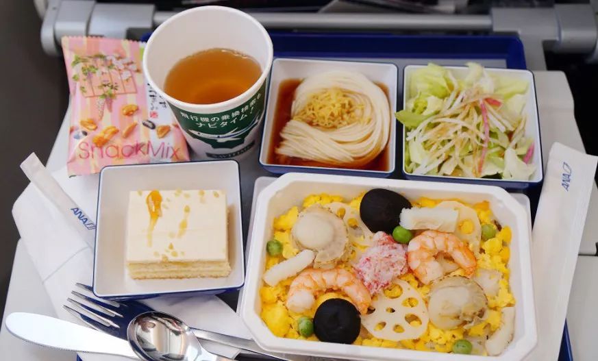 明年起国内航班停止提供一次性不可降解塑料制品