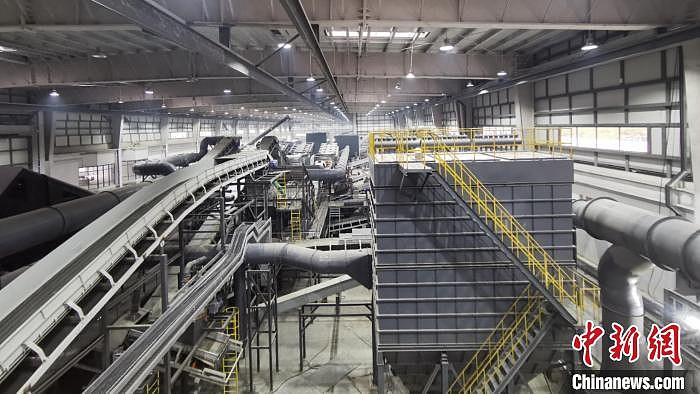 上海生活垃圾分类循环产业新探索：牛奶盒变身新型板材