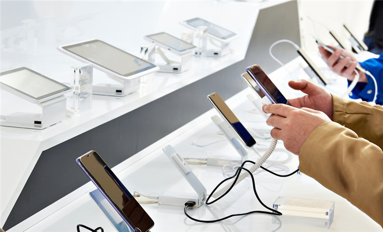 手机和电视有了“适老化”标准 更多领域待开拓