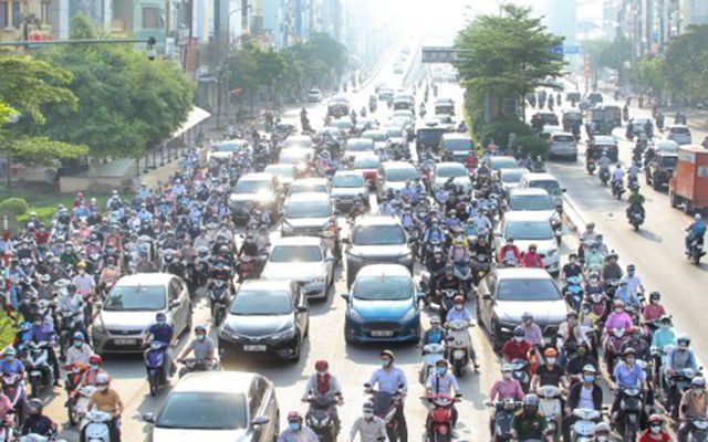越南解封后百万工人出逃堵车 殃及苹果耐克等企业