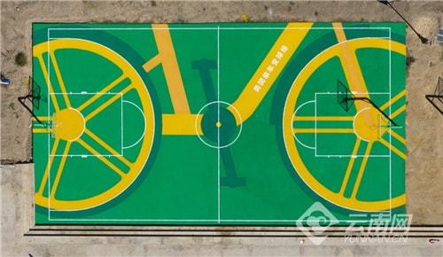 废旧轮胎“变身”公益项目 美团单车在珠峰脚下援建首个环保球场