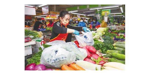 海南推进禁塑工作 组织农贸市场更新换“袋”