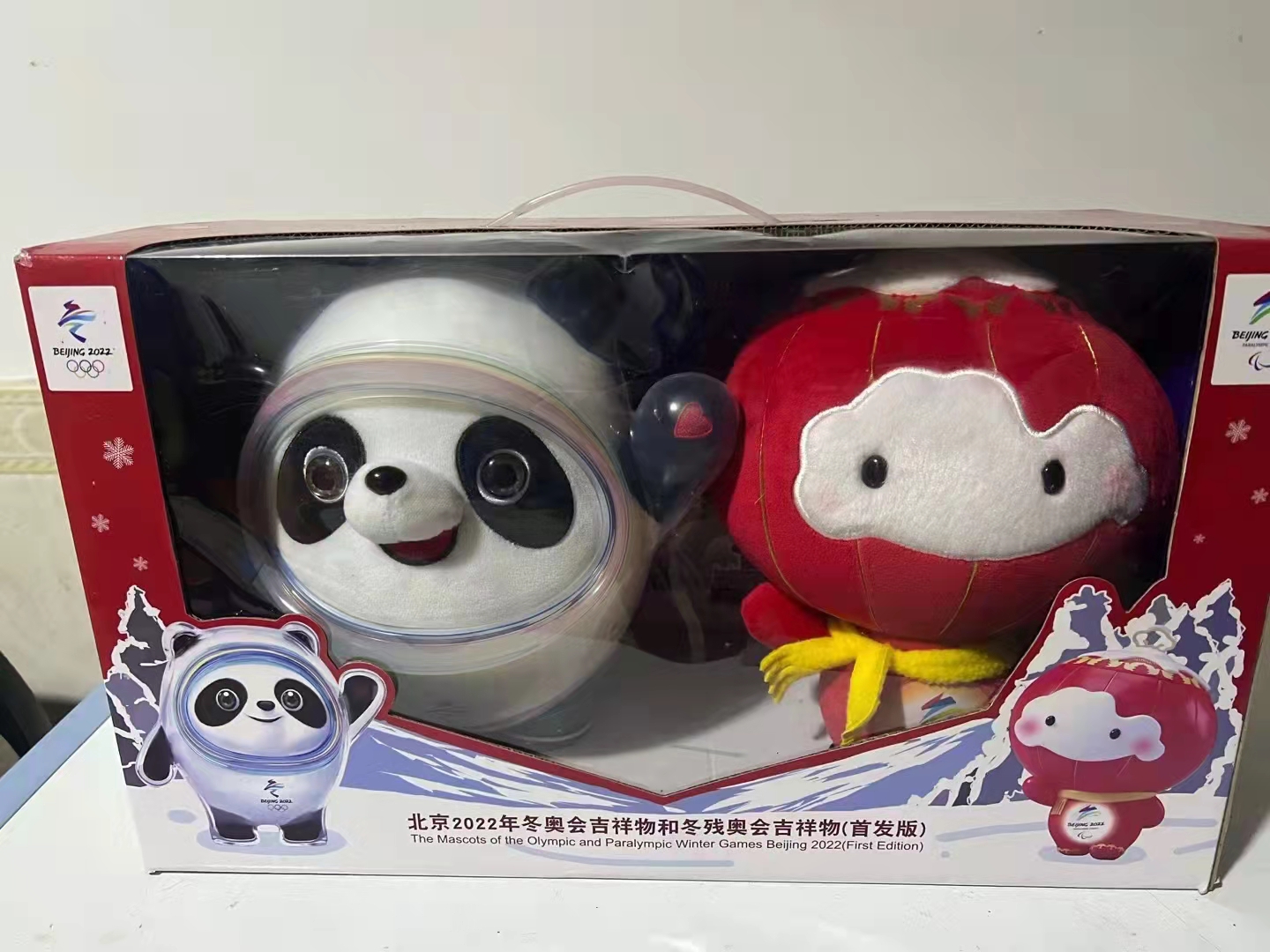 冰墩墩透明外壳是什么材料做成的，制作冰墩墩材料是什么
