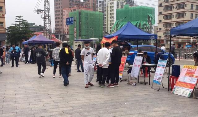 “灵活就业”人员激增之下，各大工厂上演招工难，社会究竟怎么了？