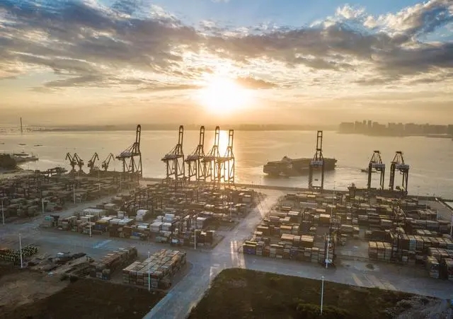 海关总署：今年前10个月中国进出口同比增长9.5%
