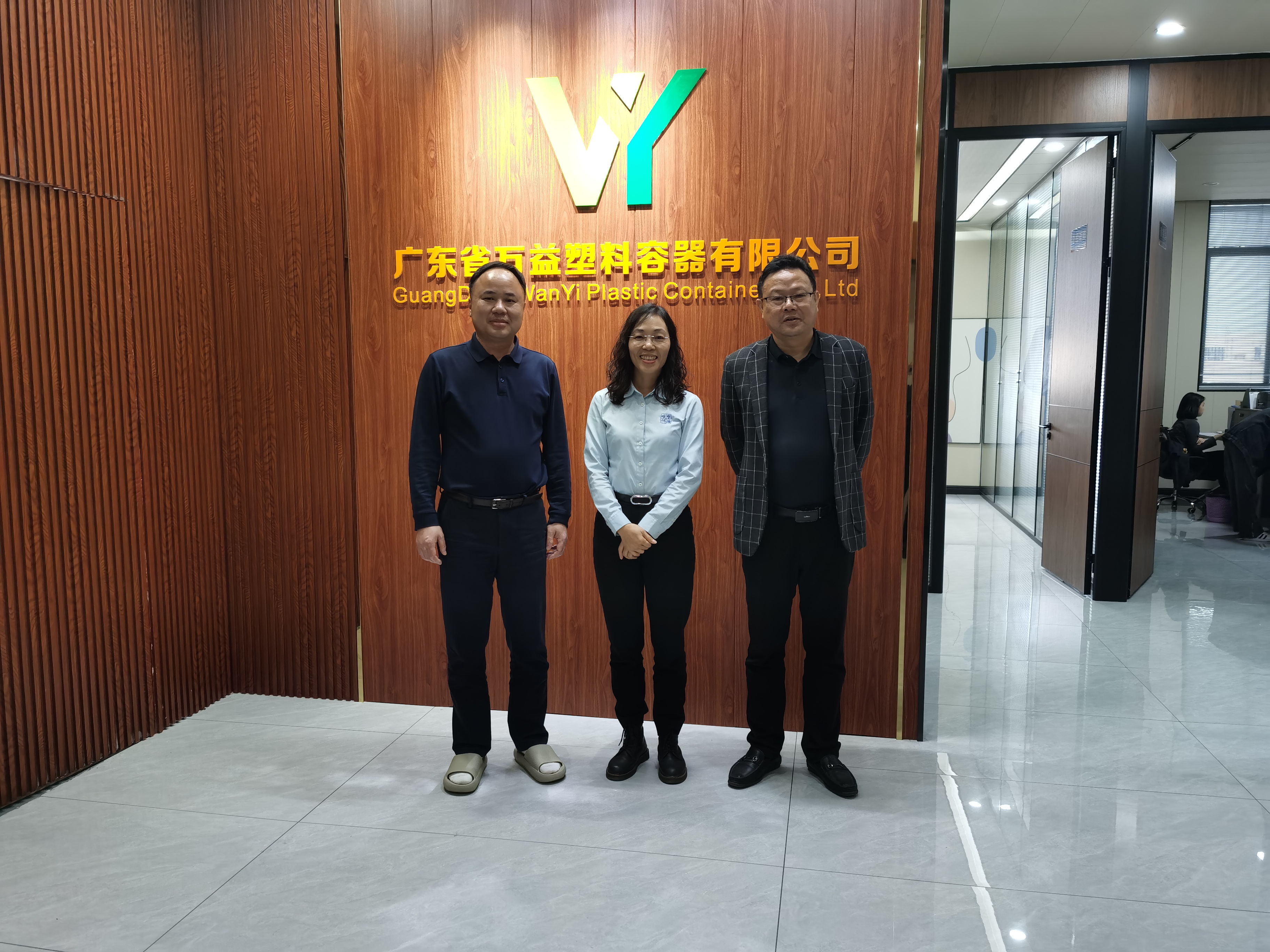 万益塑料容器：做任何事情都要脚踏实地