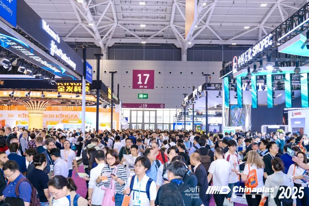 人气狂飙！展会前两天182,668观众打卡！燃动鹏城！